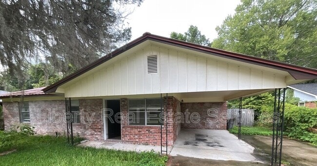 property at 820 Kelly Dr