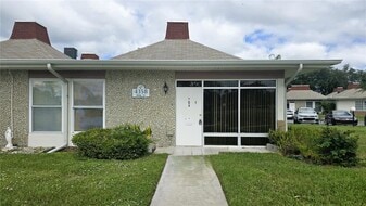 4358 Tahitian Gardens Cir, Unit H in Holiday, FL - Building Photo