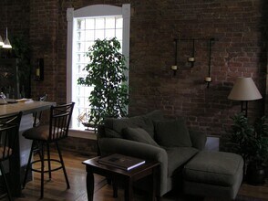 2445 N Clarkson St, Unit 2 in Denver, CO - Building Photo - Building Photo