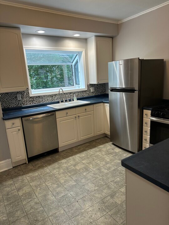 783 Potomac Ave, Unit First floor in Buffalo, NY - Building Photo