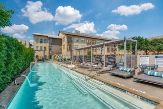 Legacy Village Apartment Homes in Plano, TX - Foto de edificio - Building Photo