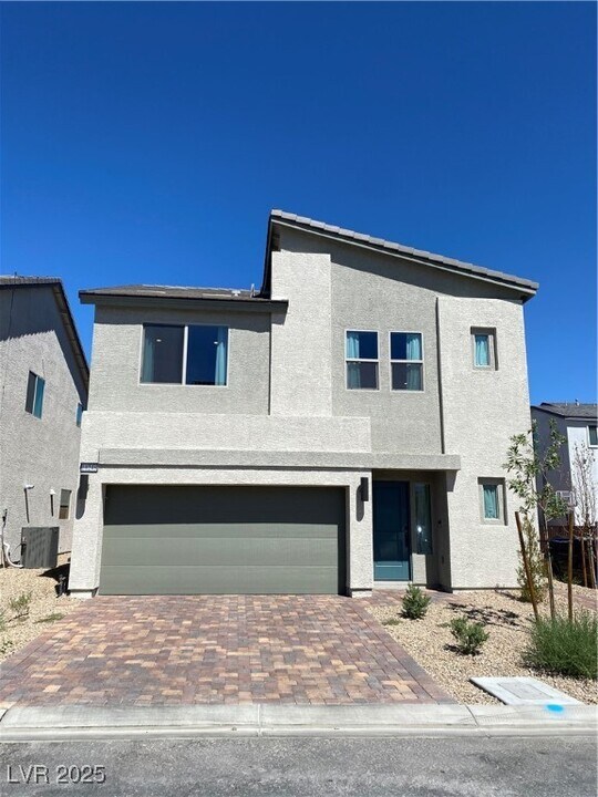 10246 Bloom Quick Ct in Las Vegas, NV - Foto de edificio