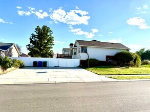 9283 S Star Lily Cir in West Jordan, UT - Building Photo - Building Photo