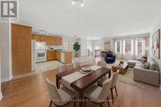 4 Smith St in Bradford West Gwillimbury, ON - Building Photo - Building Photo