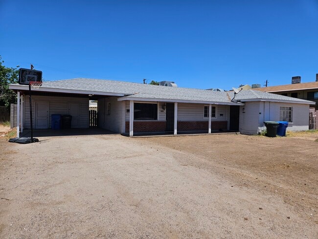 property at 2326 E Earll Dr