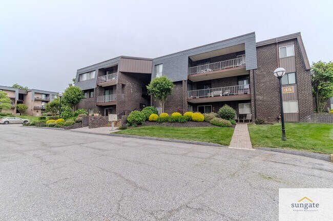 35 Stonehenge Cir in Pikesville, MD - Building Photo - Building Photo