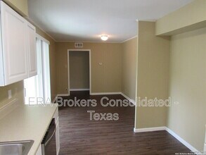 106 Winn Ave in Universal City, TX - Building Photo - Building Photo