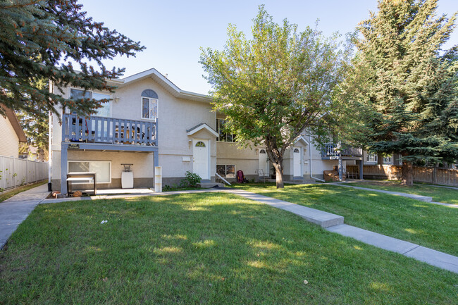 7511B 41 Av NW in Calgary, AB - Building Photo - Primary Photo