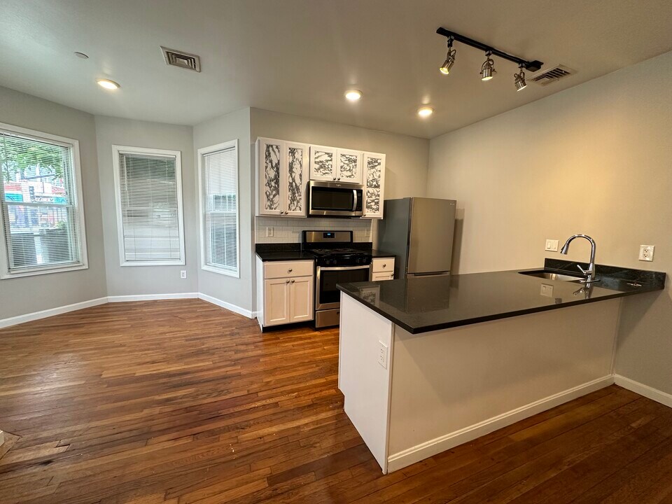 55 Cary Ave, Unit 1 in Chelsea, MA - Building Photo