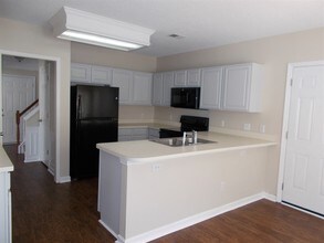 221 Aylesbury Ln in Indian Trail, NC - Foto de edificio - Building Photo