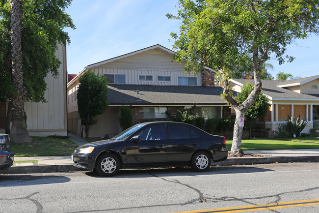 322 E Dryden St in Glendale, CA - Building Photo - Building Photo