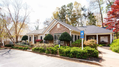 Woodland Commons in Newnan, GA - Foto de edificio - Building Photo