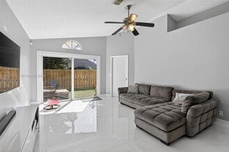 12168 NW 36th Pl in Sunrise, FL - Building Photo - Building Photo
