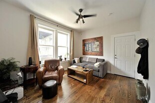 2647 W Crystal St in Chicago, IL - Building Photo