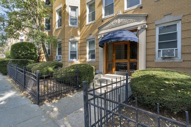 149 Chiswick Rd, Unit 149 in Boston, MA - Foto de edificio - Building Photo