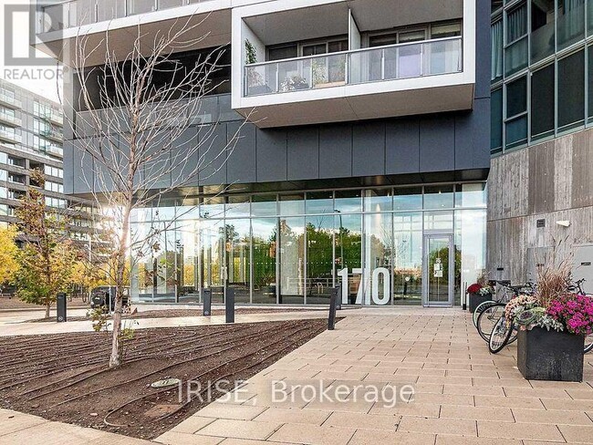 170-170 Bayview Ave in Toronto, ON - Building Photo - Building Photo
