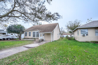 619 18th Ave N in Texas City, TX - Foto de edificio - Building Photo