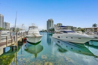 7900 Harbor Island Dr in North Bay Village, FL - Building Photo - Building Photo