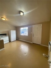 1130 Laurel Ave in Las Vegas, NV - Building Photo - Building Photo