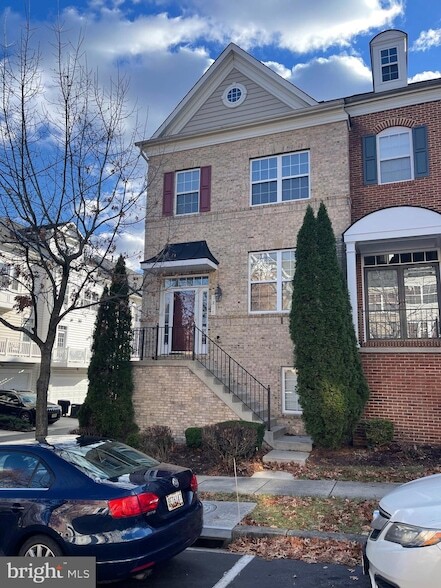 8015 Homefield Dr, Unit 0920 in Hyattsville, MD - Building Photo - Building Photo