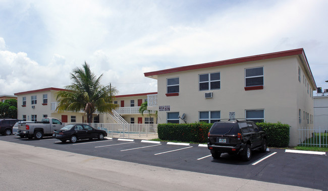 Picture Apartments in Deerfield Beach, FL - Building Photo - Building Photo