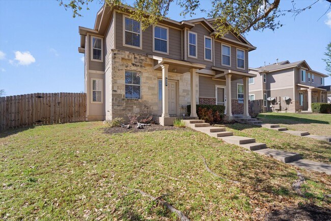 13720 Harris Ridge Blvd in Pflugerville, TX - Foto de edificio - Building Photo