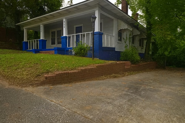 property at 952 Curry Pl