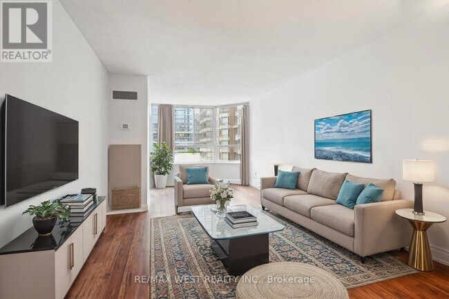 717-1717 Bay St. in Toronto, ON - Building Photo - Building Photo