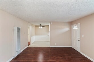 800 Meyer Lane in Redondo Beach, CA - Foto de edificio - Building Photo