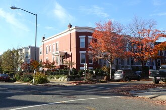 658 5th St NE in Washington, DC - Building Photo - Building Photo