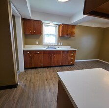 5614 Cumberland Dr in Garfield Heights, OH - Building Photo - Building Photo