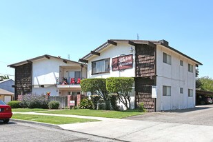 Tiburon Palace in Fresno, CA - Building Photo