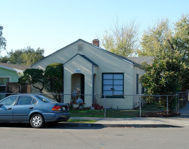 1205 Grand Ave in Santa Rosa, CA - Foto de edificio - Building Photo