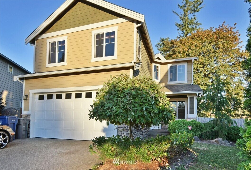 4418 137th Pl SE in Snohomish, WA - Foto de edificio
