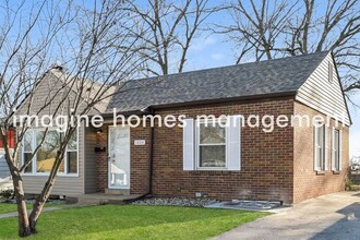 1004 Woodbine Dr in St. Louis, MO - Building Photo - Building Photo