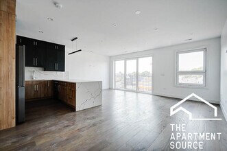 3008 W Belmont Ave, Unit 2 in Chicago, IL - Building Photo - Building Photo