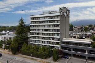 Broadway Manor in Vancouver, BC - Building Photo