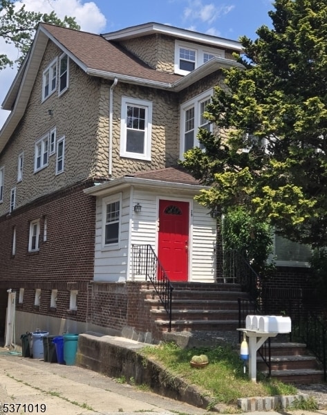 property at 28 Walnut Pkwy