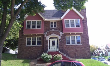 2624 S Austin St in Milwaukee, WI - Foto de edificio - Building Photo