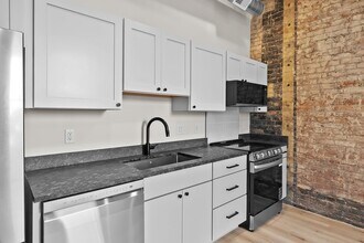 266 E Michigan Ave, Unit 203 in Kalamazoo, MI - Foto de edificio - Building Photo