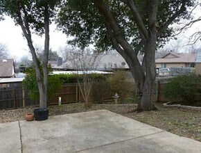 2408 Shady Turf Dr in Bedford, TX - Building Photo - Building Photo