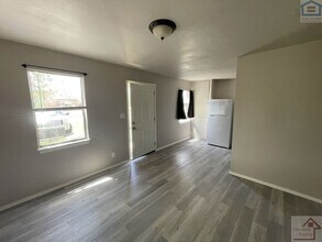 1315 SW E Ave in Lawton, OK - Foto de edificio - Building Photo