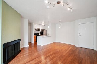 370 Imperial Way, Unit 218 in Daly City, CA - Building Photo - Building Photo