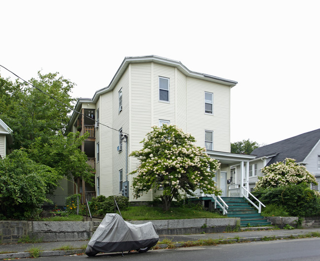 320-326 N Main St in Manchester, NH - Foto de edificio - Building Photo