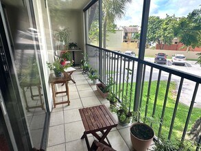 5249 NW 7th St, Unit Horizons West in Miami, FL - Building Photo - Building Photo