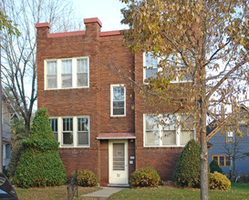 71 Isabel St W in St. Paul, MN - Building Photo - Building Photo