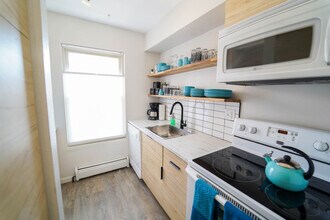 4535 North Carefree Circle, Unit A in Colorado Springs, CO - Foto de edificio - Building Photo