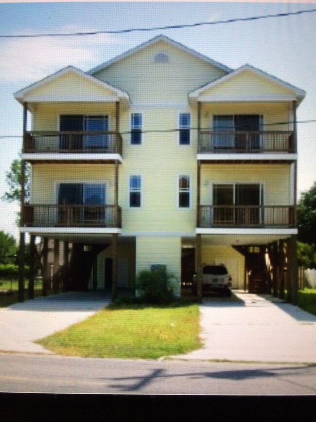 126 Woodland Dr in Murrells Inlet, SC - Foto de edificio - Building Photo