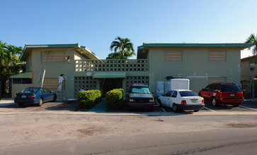 1705 NE 116th Rd in North Miami, FL - Foto de edificio - Building Photo