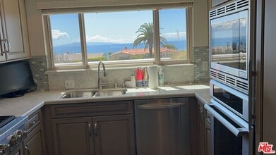 3908 Castlerock Rd in Malibu, CA - Building Photo - Building Photo